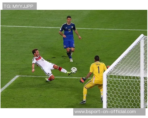 世界杯历史冷门里昂与拜仁激战成平局红牌事件引发全场热议